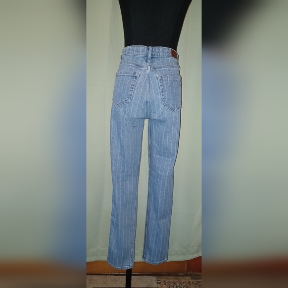 🍒 Hollister Ultra High Rise Mom Pinstripe Denim Jeans - Picture 1 of 5